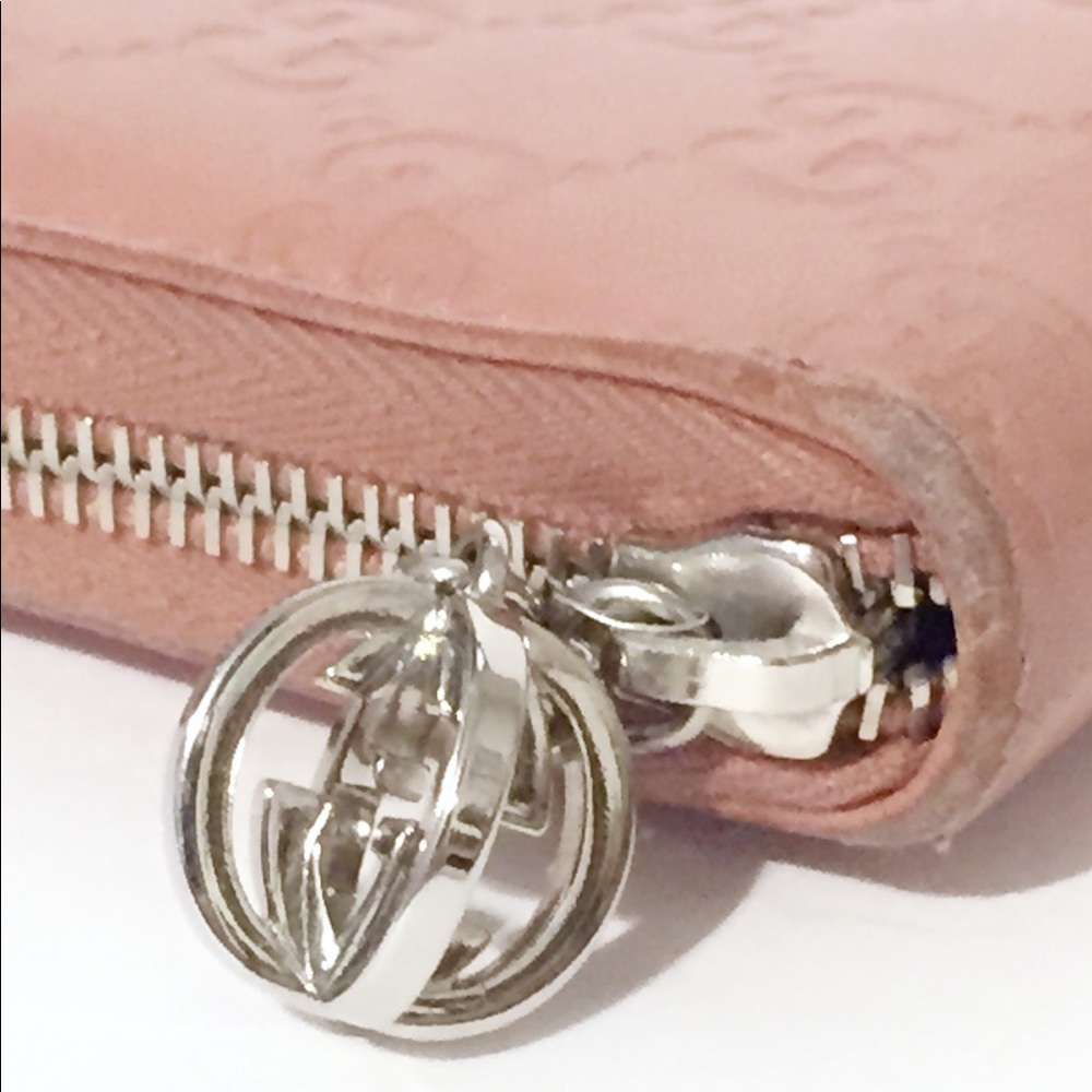 ♦️SOLD♦️Gucci pink embossed monogram wallet - Picture 3 of 8